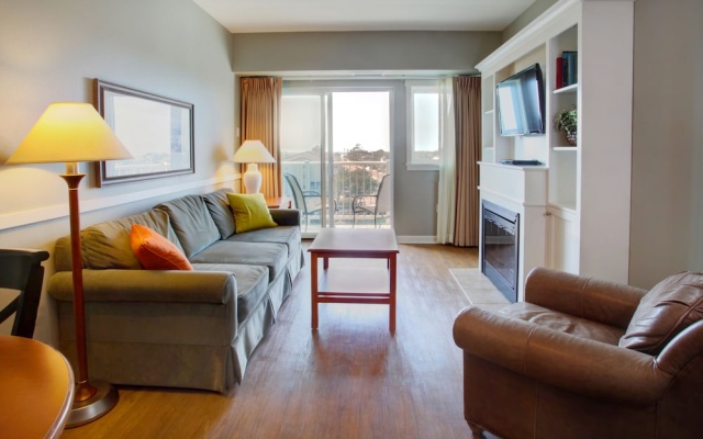 2 Bedrooms Suite with mountain view