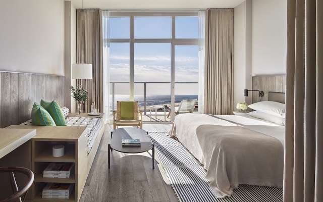 Standard Double room with balcony and with partial ocean view