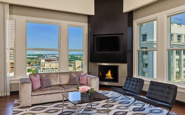 Presidential Double Club Suite