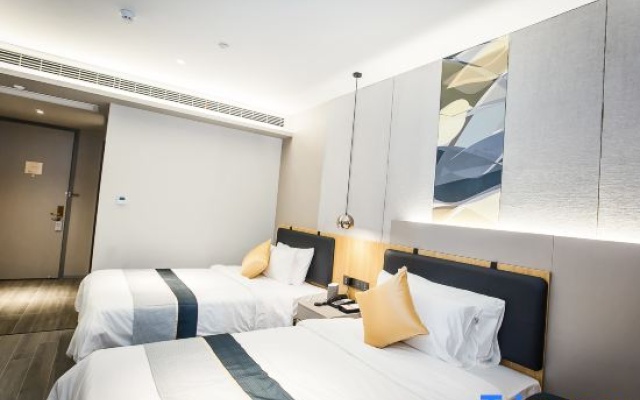 Standard Twin room with view