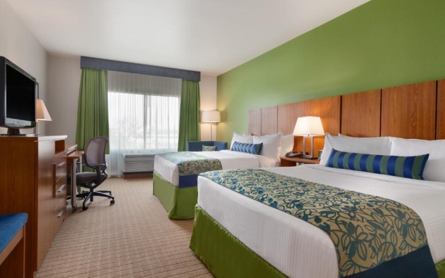Deluxe Quadruple room with balcony