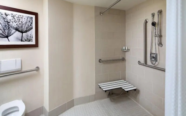 Deluxe Quadruple room with city view