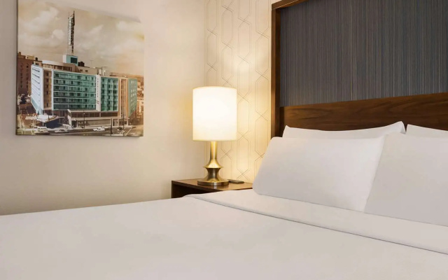 Double room with balcony and with pool view