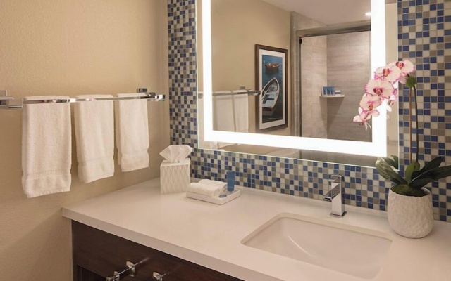 Palm Tower Upper Floor Double Studio Suite beachfront