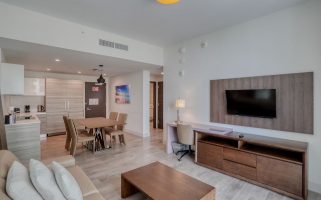 1 Bedroom Deluxe room with partial ocean view