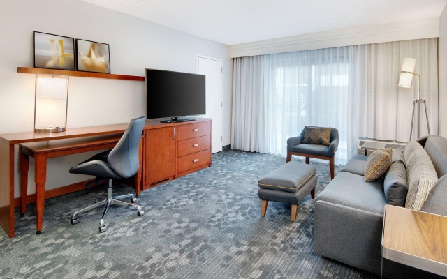 2 Bedrooms Double Suite with courtyard view