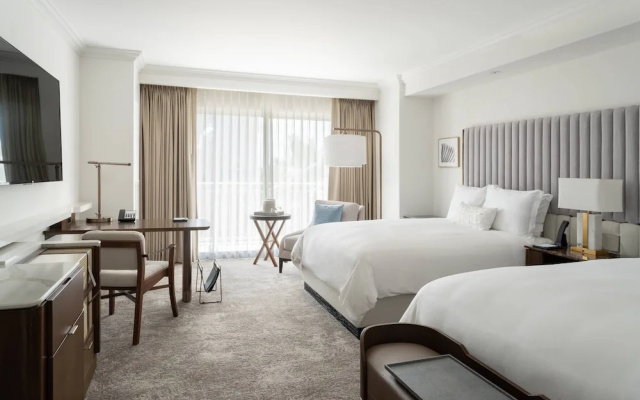 Room with Lakefront view and Pool view