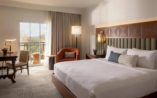 Deluxe Hill Country View room