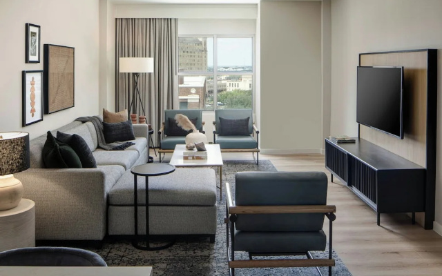 Deluxe Suite