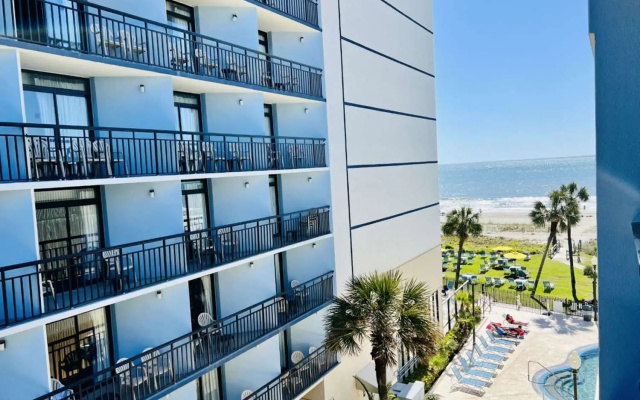 Standard Quadruple room with balcony and with partial ocean view