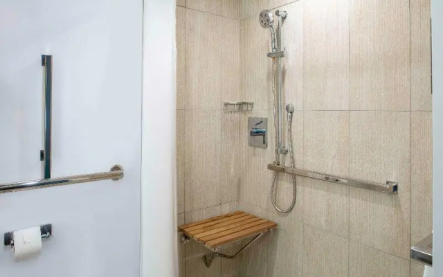 Standard Sextuple room with balcony