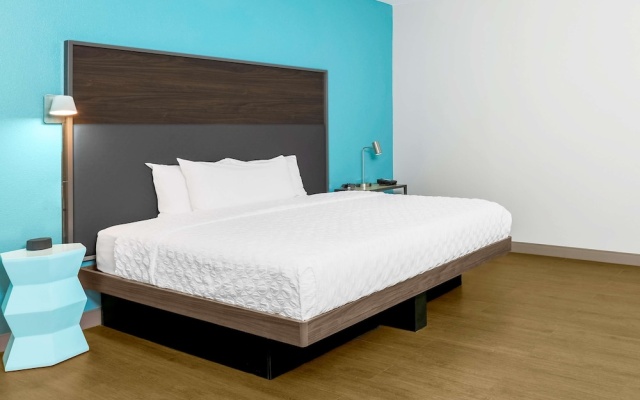 Mobility/Hearing Accessible with Roll-In Shower Double room