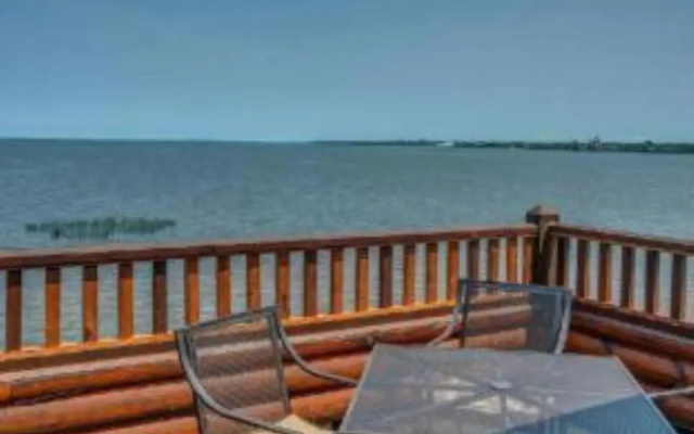 Suite with lake view