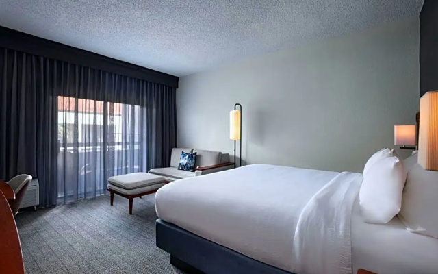 Standard Double room with courtyard view