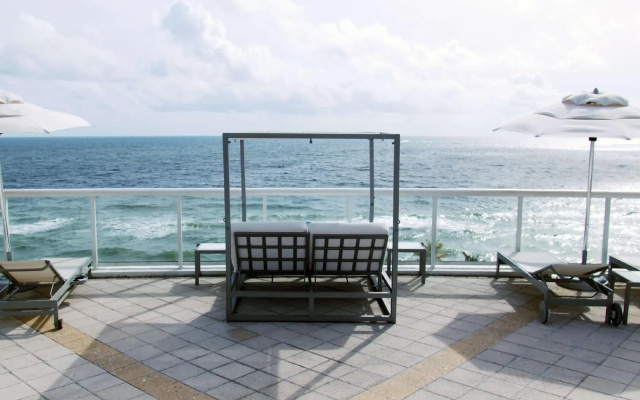 Double Deluxe Junior Suite with ocean view