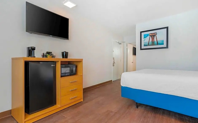 2 Bedrooms Double Suite with balcony and with water view