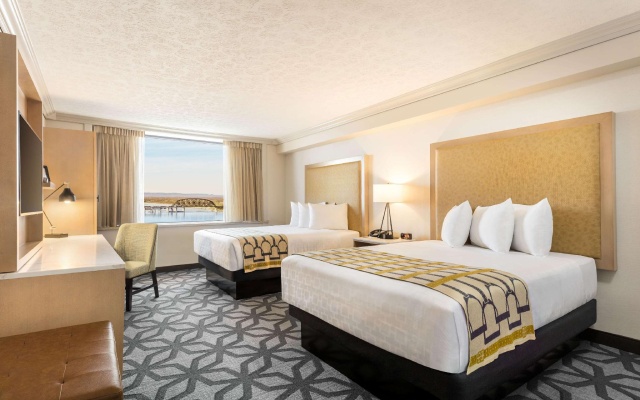 1 Bedroom Deluxe Quadruple Suite with water view