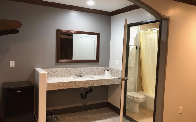 Deluxe Suite