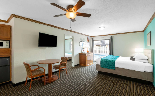 1 Bedroom Sextuple Suite
