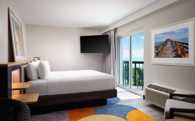 Double room with balcony and with partial ocean view