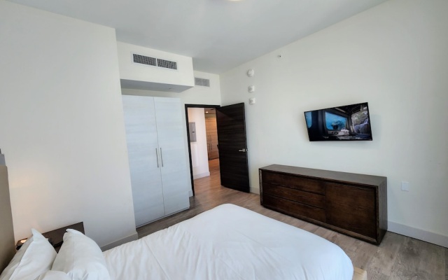 1 Bedroom Deluxe room with balcony and with city view