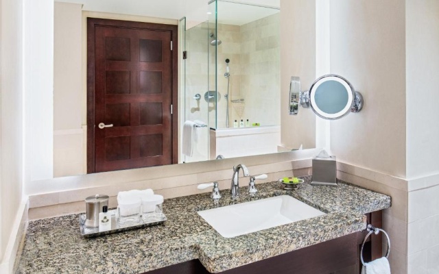 Classic Corner Double room with Fort Point Channel View