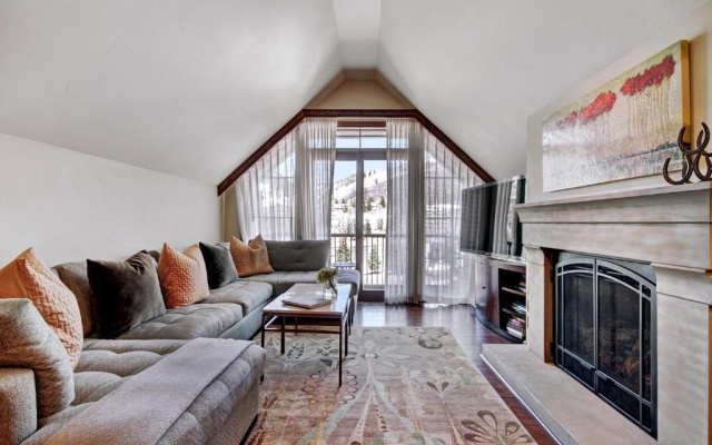 4 Bedrooms Apartment
