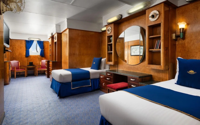Deluxe Twin Stateroom with harbour view