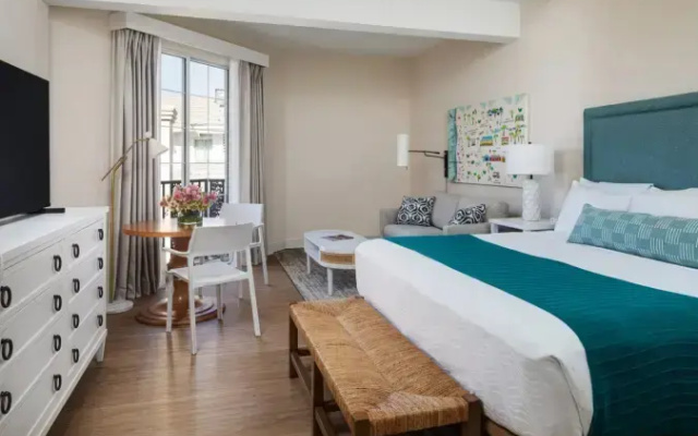 Standard room with city view