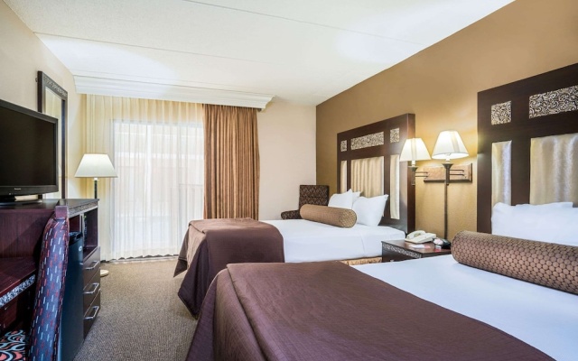 Standard Quadruple room with balcony and with pool view