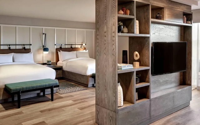 Executive Quadruple Suite with golf view