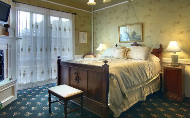 Standard Double room with balcony and with city view