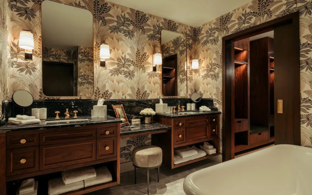 Presidential Suite with balcony