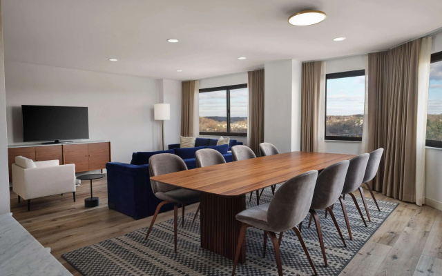 1 Bedroom Luxury Suite