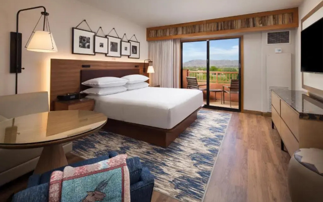 Standard room with mountain view