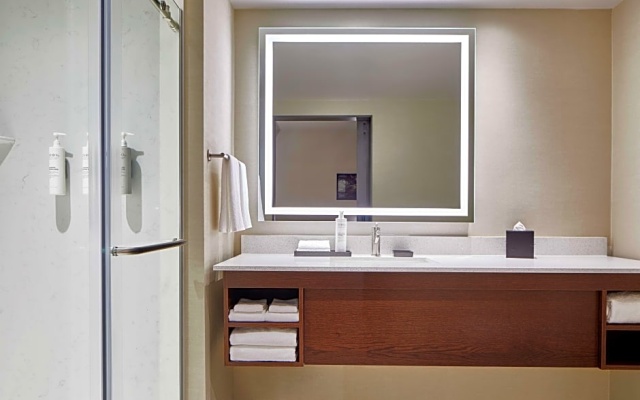 Suite with city view