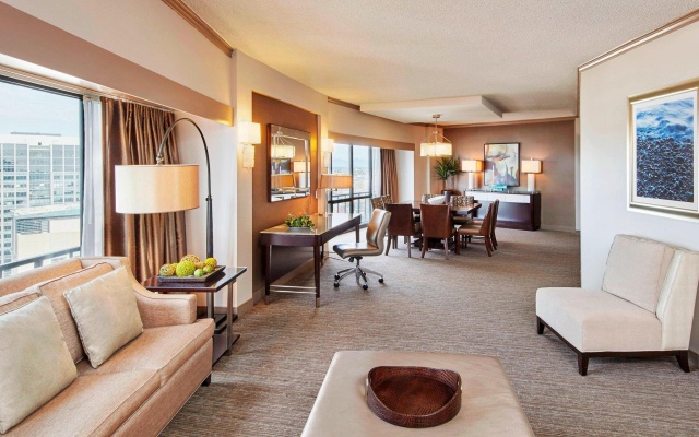 1 Bedroom Luxury Sextuple Suite