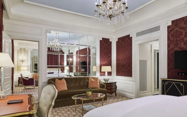 1 Bedroom Deluxe Double Suite with city view