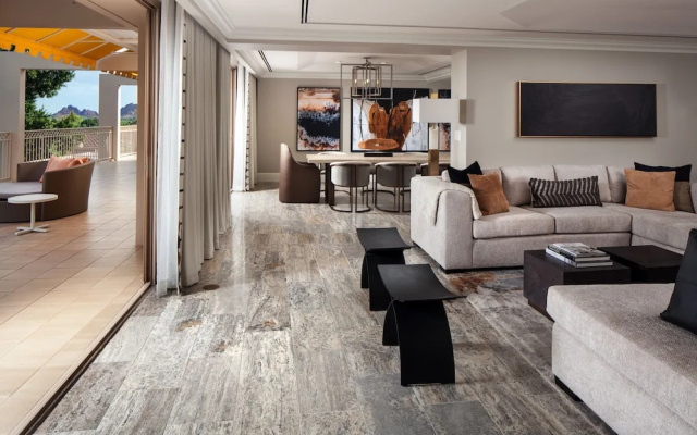 2 Bedrooms Presidential Suite with balcony