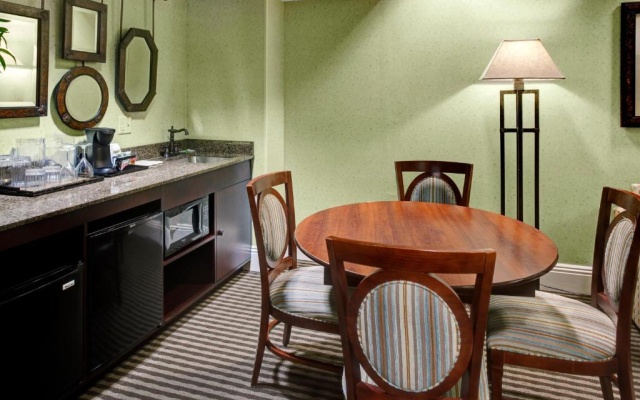 Wet Bar Suite