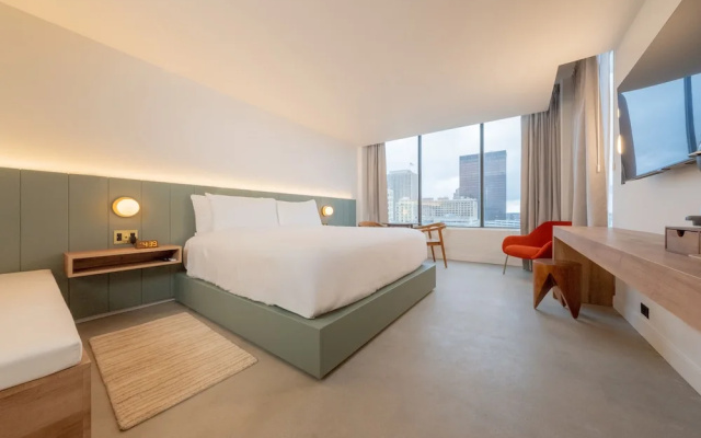 Deluxe Suite