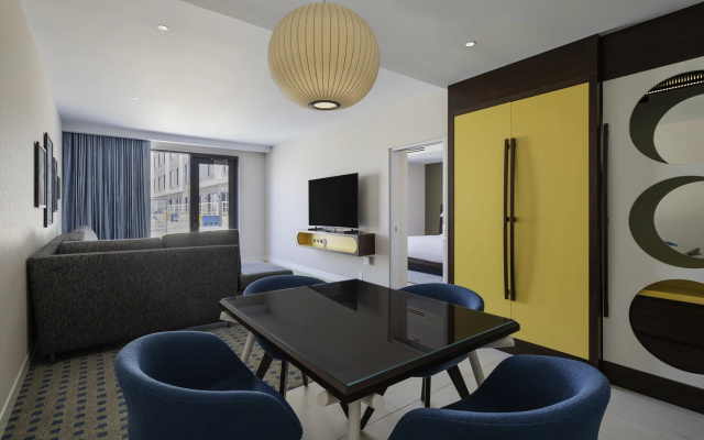 Double Suite with pool view
