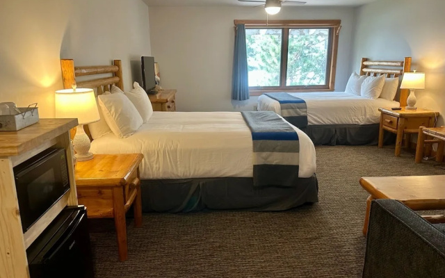 Standard Quadruple room with lake view