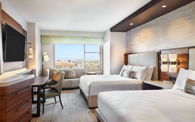 Deluxe Quadruple room with pool view