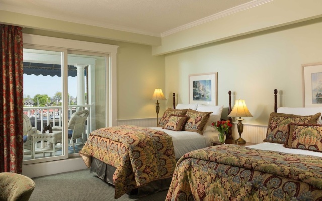 Standard Quadruple room with balcony and with harbour view
