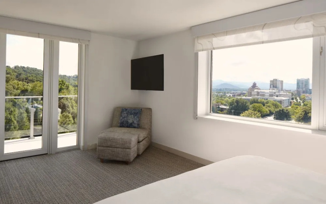 1 Bedroom Suite with balcony and with mountain view