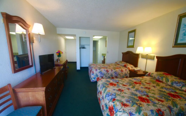 Standard Quadruple room with balcony and with partial ocean view