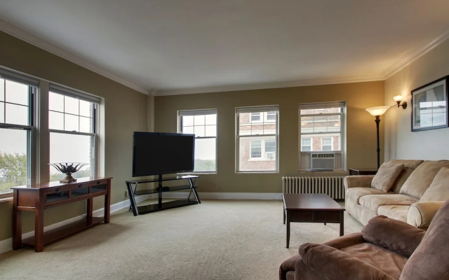 1 Bedroom Deluxe Suite with lake view