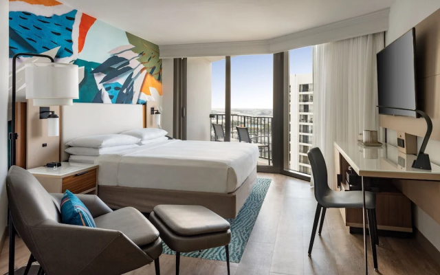 Double room with balcony and with city view
