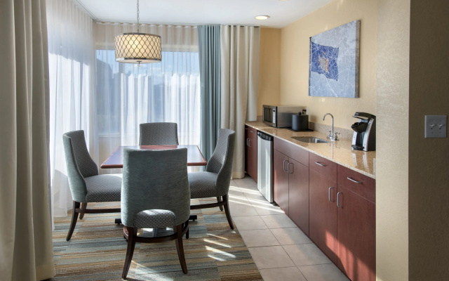 1 Bedroom Deluxe Double Suite